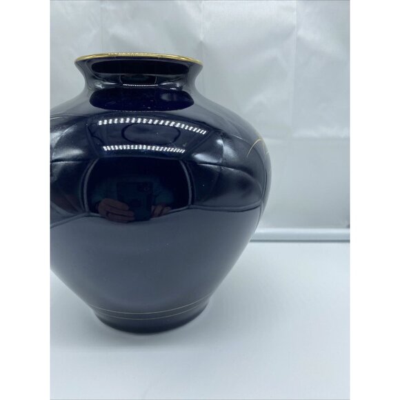 Japanese Cobalt Blue With Gold Floral Pattern Design Ceramic Vase 7" Tall - Picture 4 of 10
